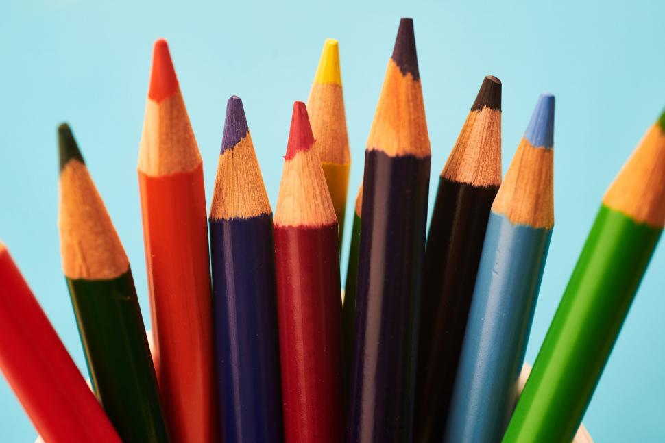 Free Image of A group of colored pencils 