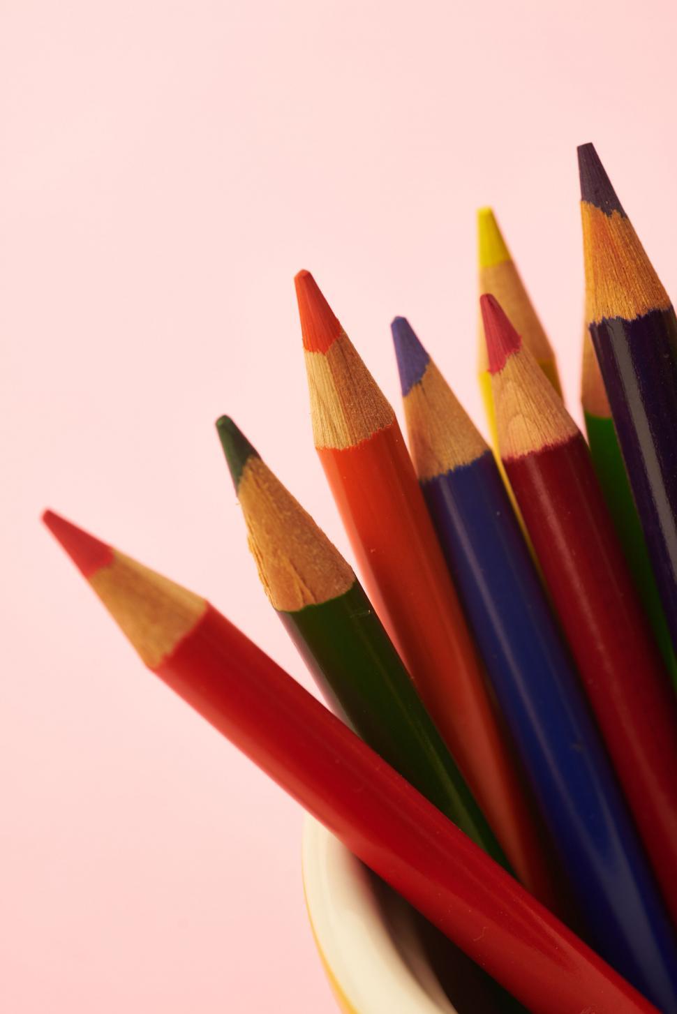 Free Image of A group of colored pencils 
