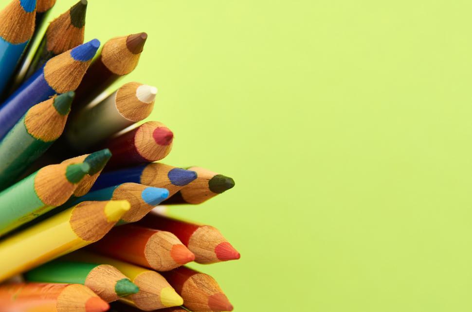 Free Image of A group of colored pencils 