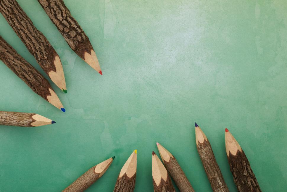 Free Image of A group of colored pencils 