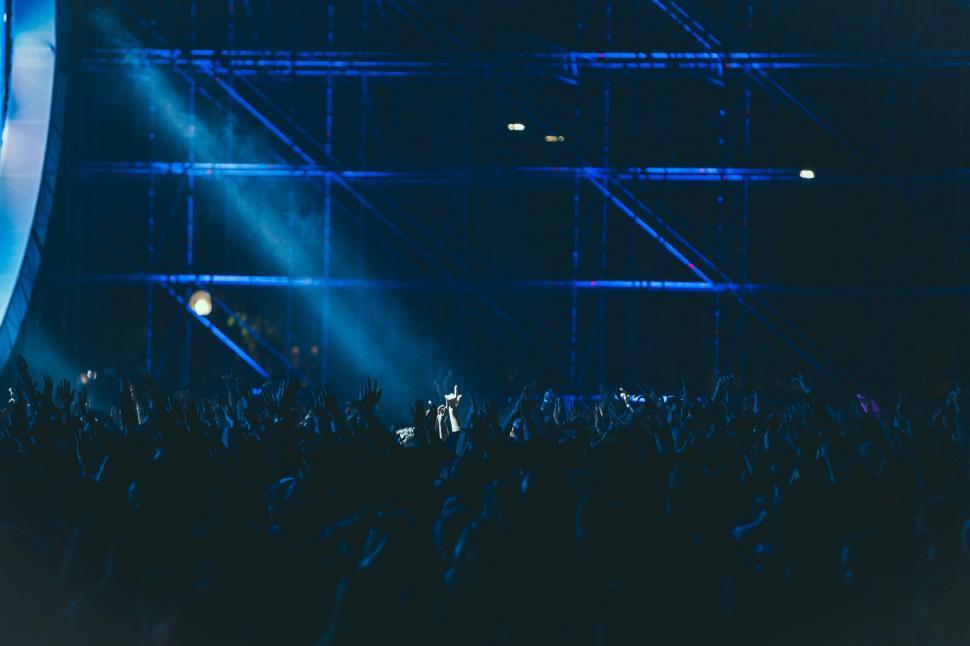 Free Image of A crowd of people at a concert 