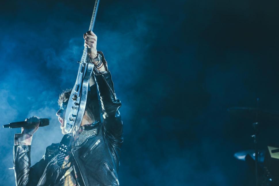 Free Image of A man holding a guitar 