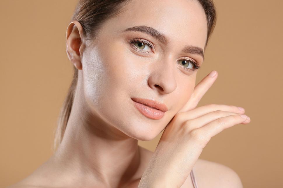 Free Image of A woman with a hand on her face 