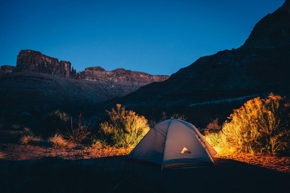 Free Image of Tented campsite under starry desert sky 