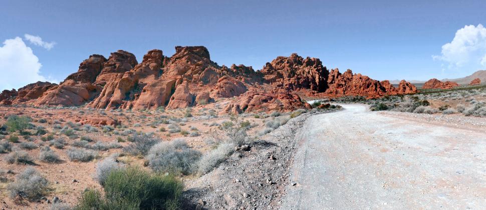 Free Image of Panoramic desert landscape with dirt road 