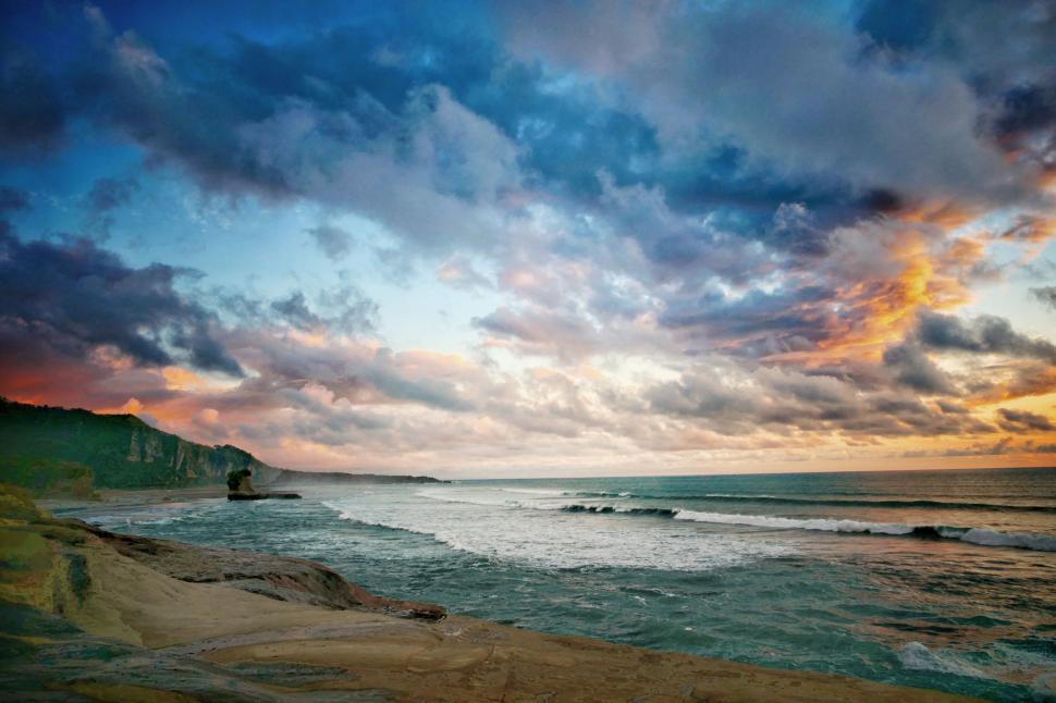 Free Image of Vibrant sunset over serene coastal waters 