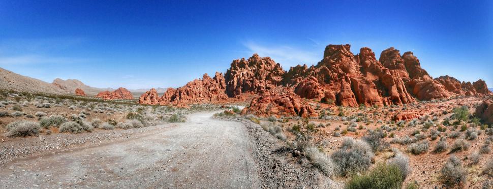 Free Image of Panoramic desert landscape with red rocks 