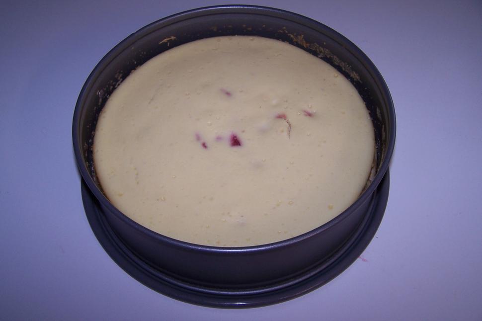 Free Image of Strawberry Cheesecake in Springform Pan 