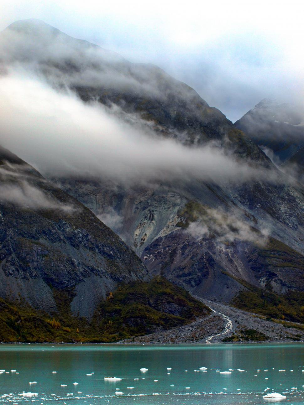 Free Image of Misty mountain landscape with icy lake 