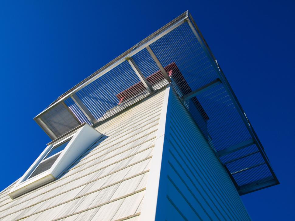 Free Image of Modern architecture with sky backdrop 