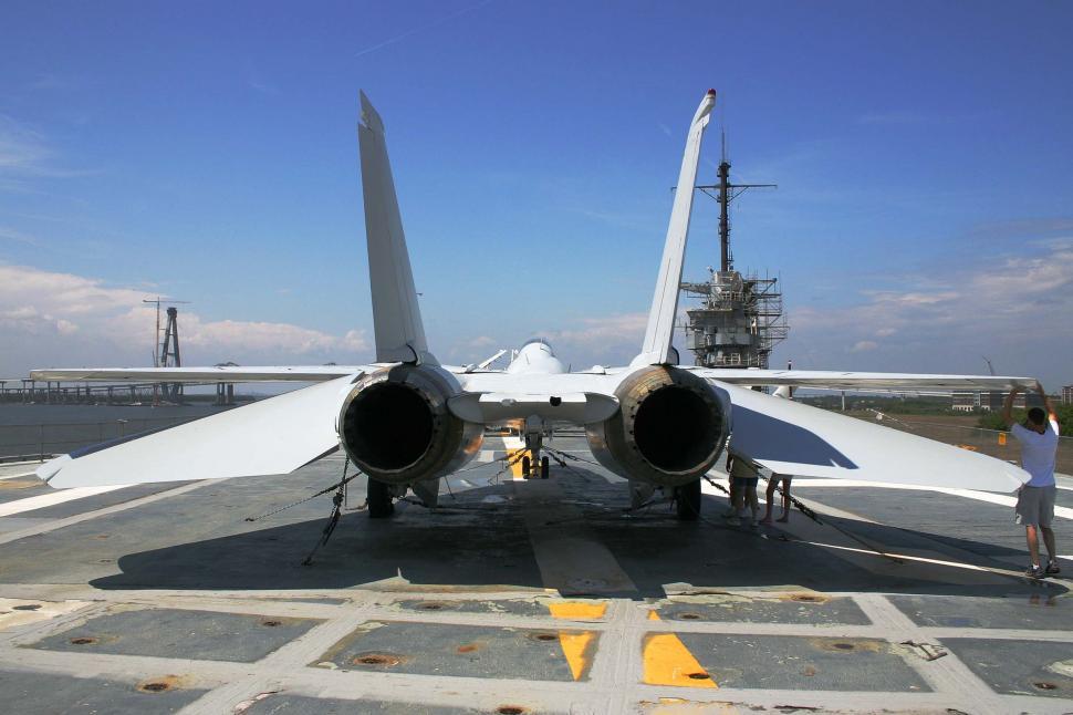 Free Image of Rear of jet 