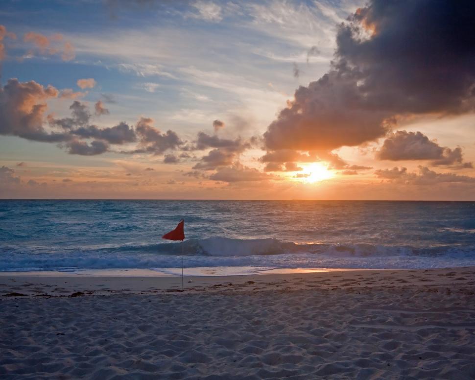 Free Image of No Swimming 