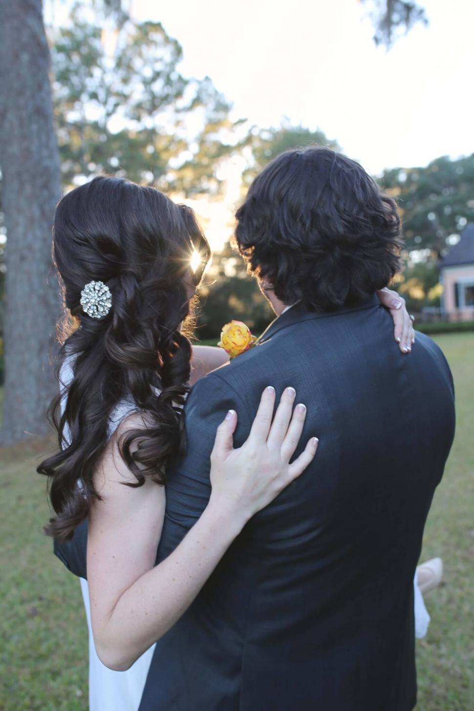 Free Image of Couple embracing at sunset in elegant attire 