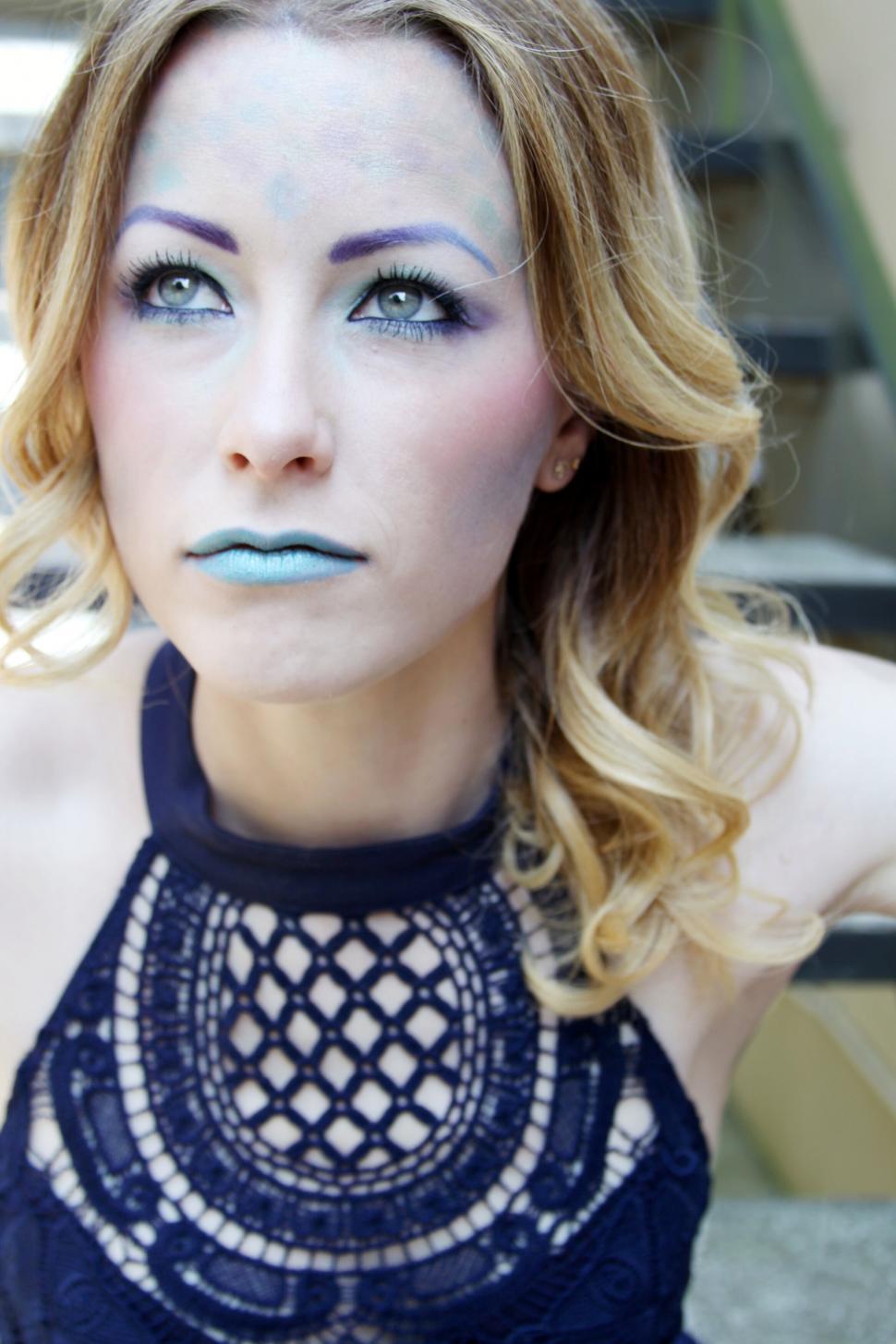 Free Image of Makeup artist s bold creative concept 
