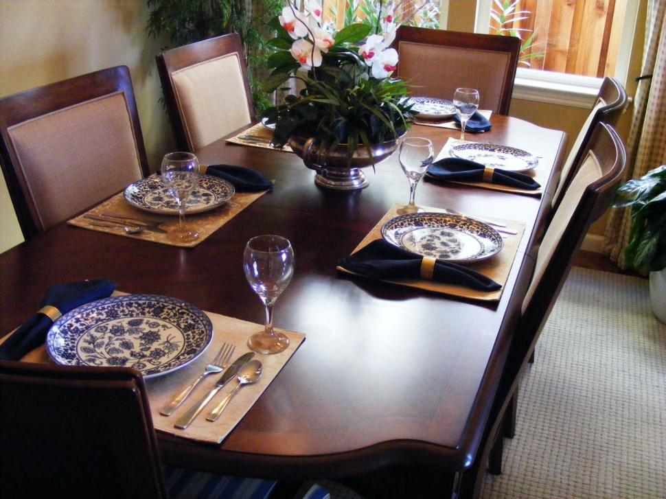 Free Image of Dinning Rooms and Place Setting 