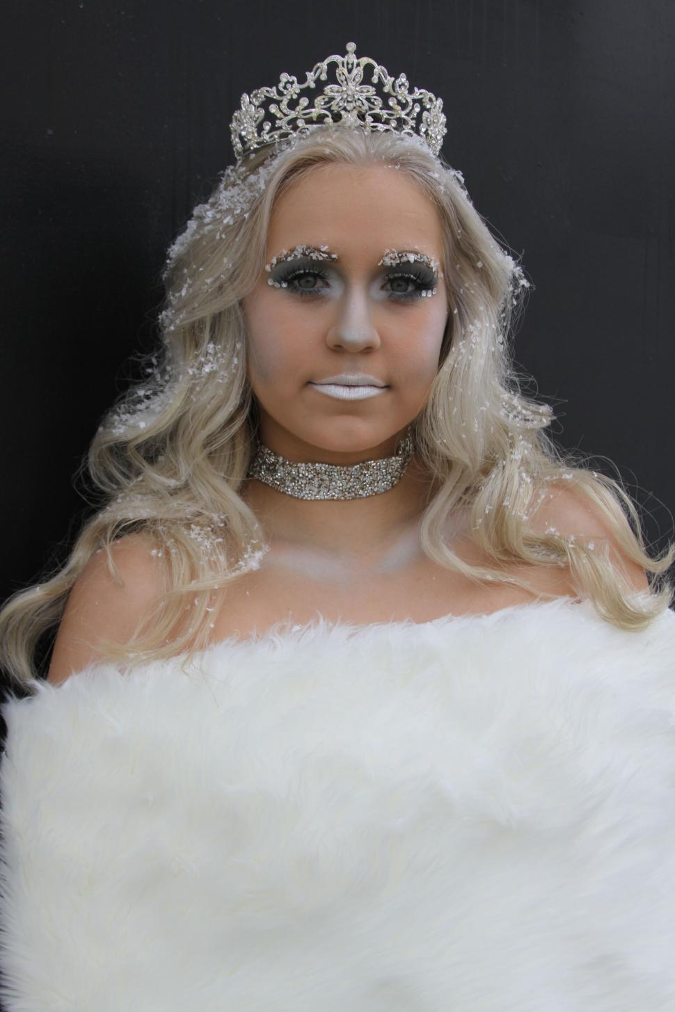 Free Image of Serene white-themed ice queen portrait 