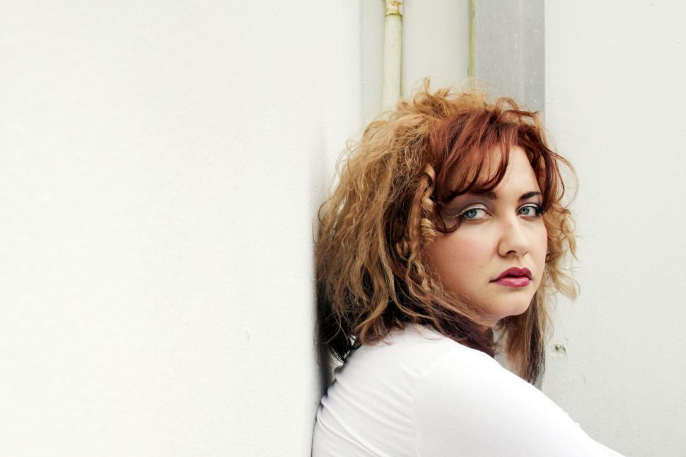 Free Image of Woman with curly hair looking over shoulder 
