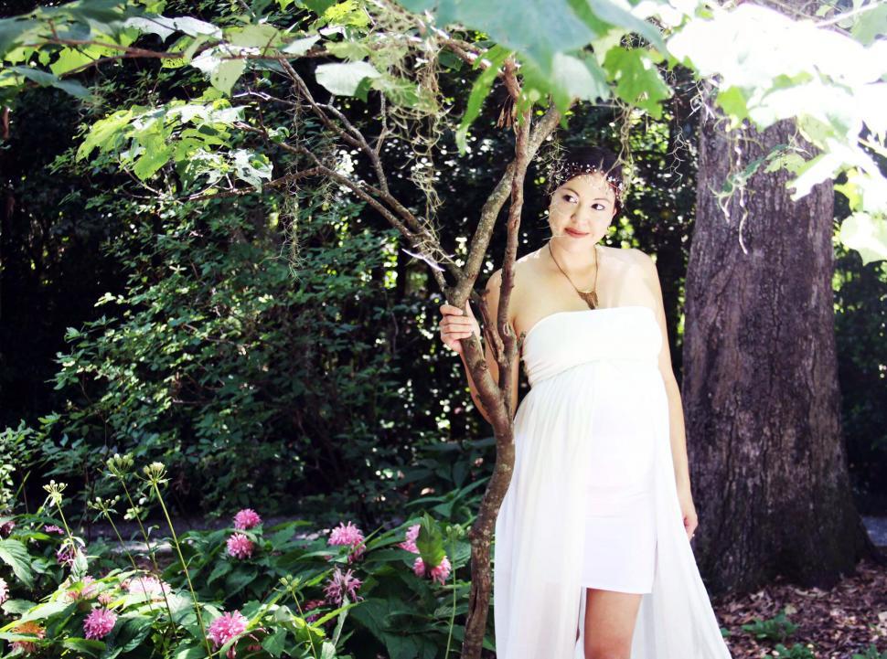 Free Image of Pregnant woman in nature with flowers 