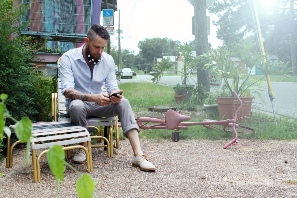 Free Image of Man in business casual using a smartphone 