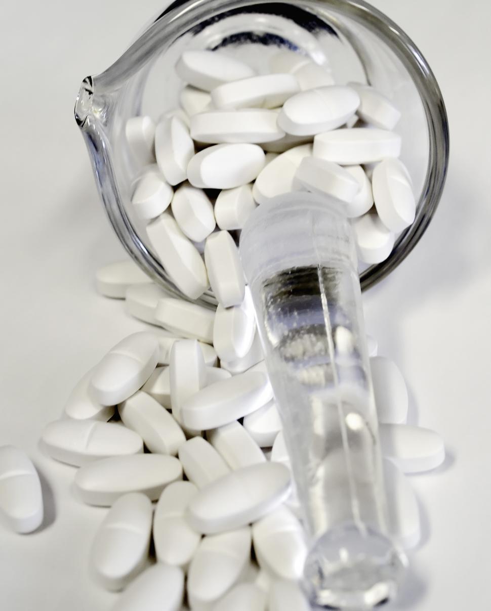 Free Image of Pills 
