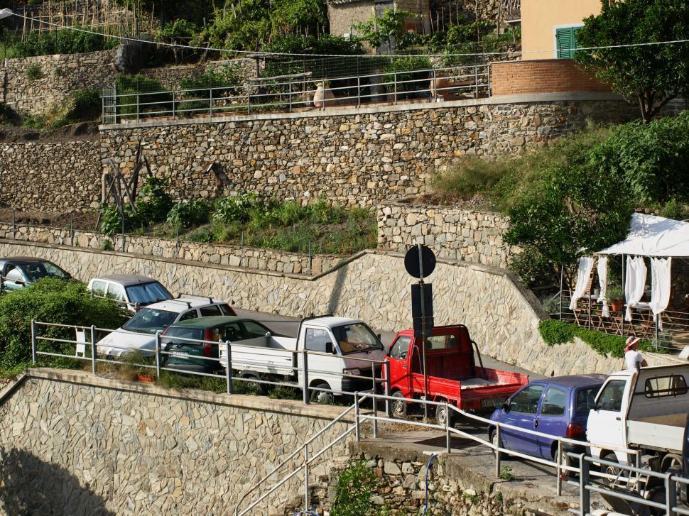 Free Image of Countryside parking lot with multiple cars 