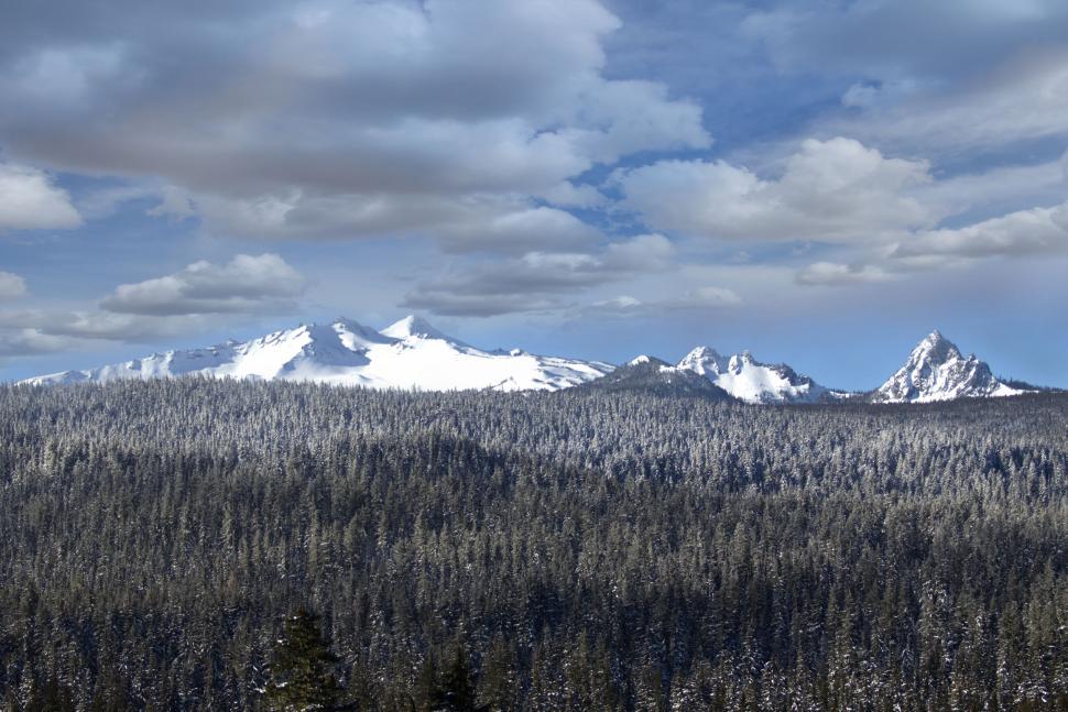 Free Image of Mountain range under a clearing blue sky 