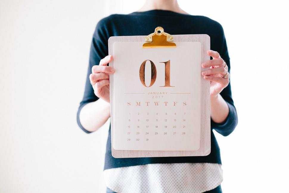 Free Image of Calendar with January 2017 facing woman 