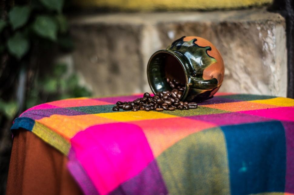Free Image of Spilled coffee beans on colorful textile 