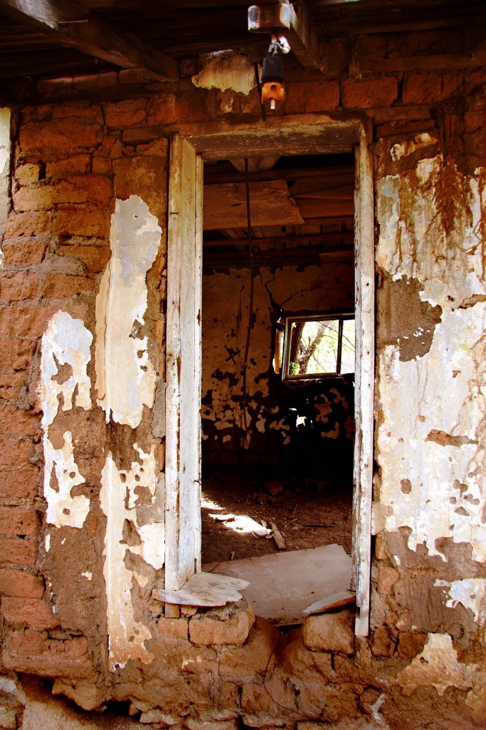 Free Image of Dilapidated windows 