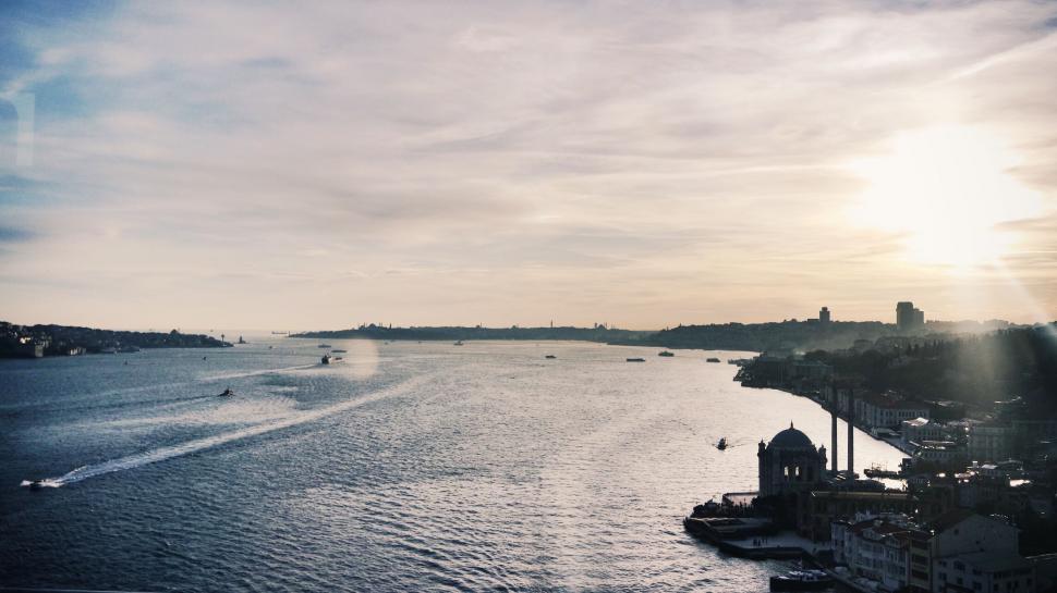 Free Image of Panoramic view of city skyline against water 