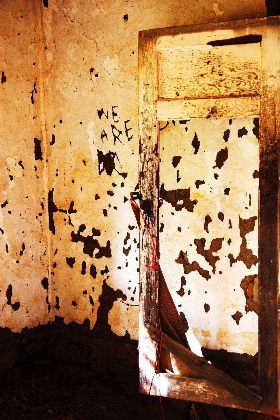 Free Image of Decaying Adobe Wall 
