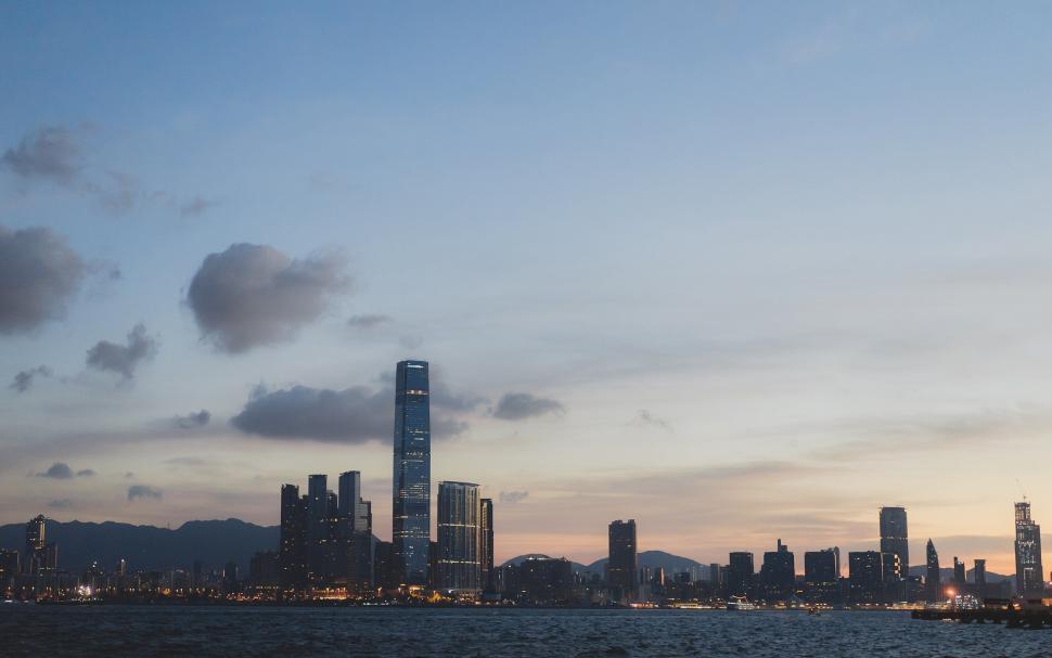 Free Image of Dusk skyline view of a bustling metropolis 