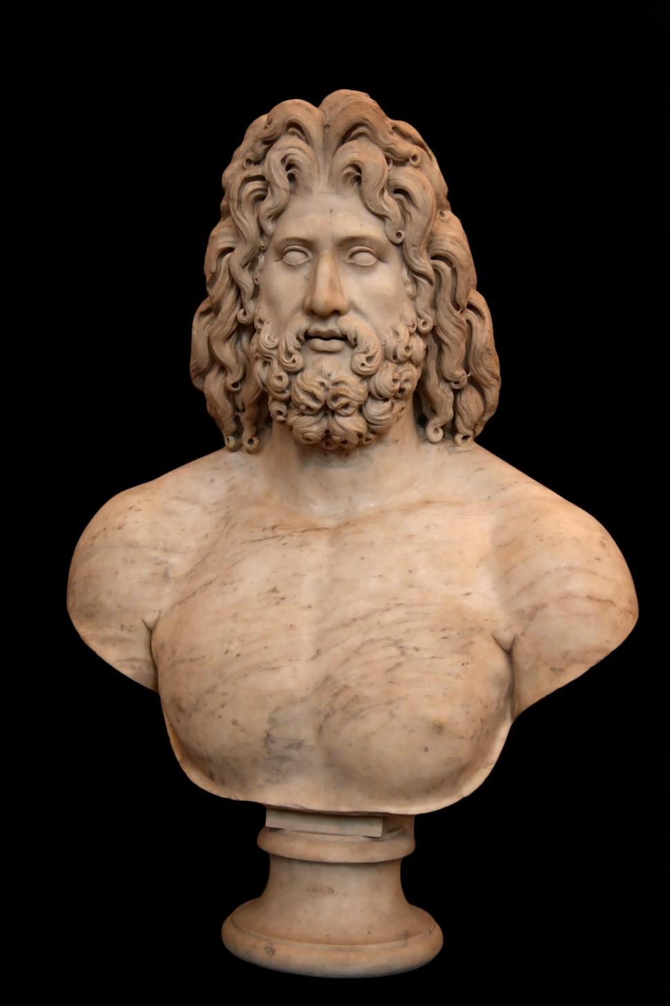Free Image of Statue 