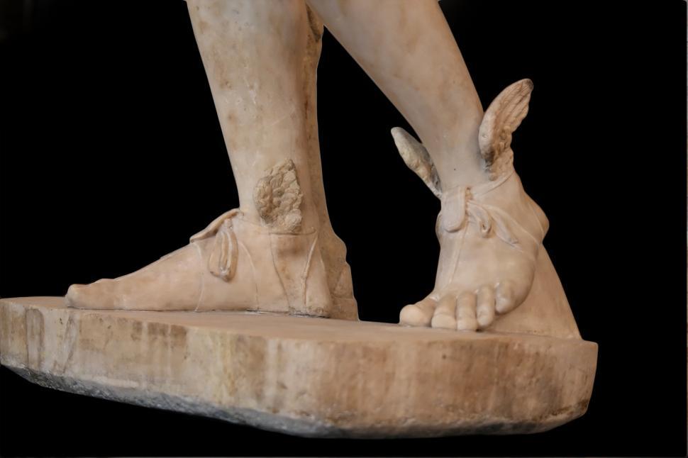Free Image of Statue 