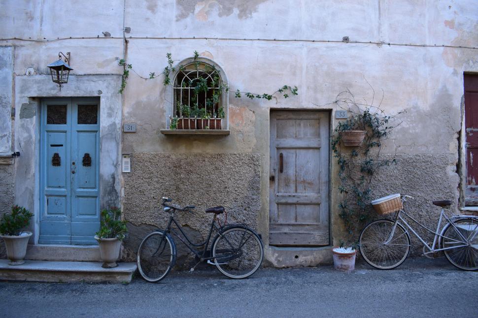 Free Image of Vintage bicycle against an old textured wall 
