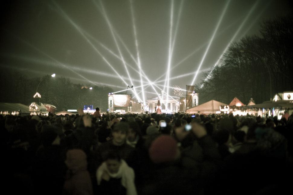 Free Image of A crowd of people at a concert 