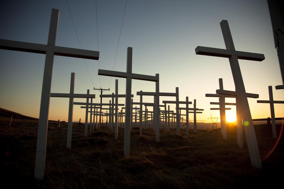 Free Image of A group of white crosses in a field 