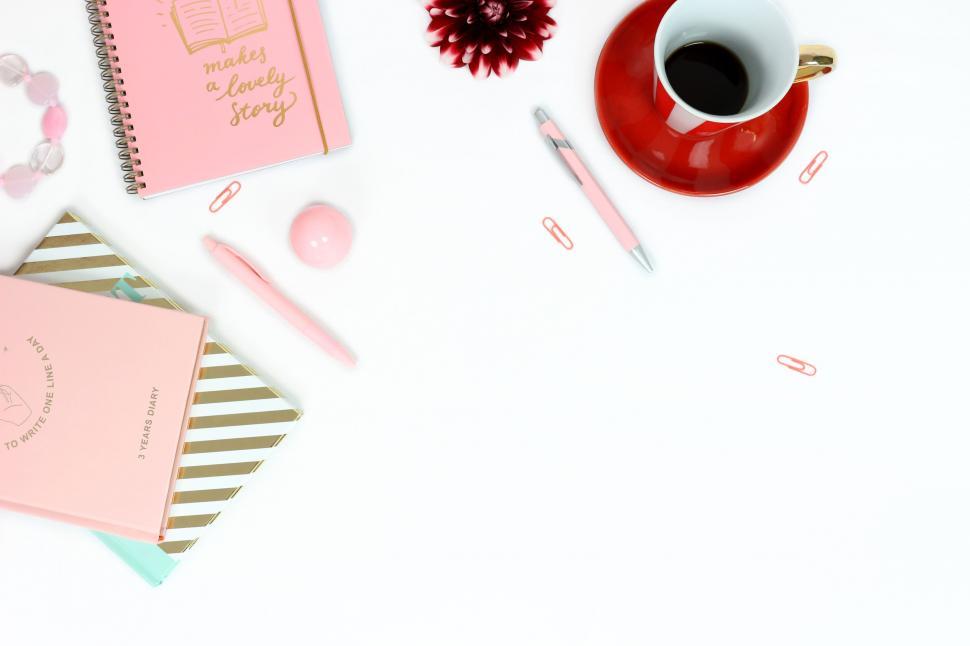 Free Image of Flat lay of a cozy workspace with objects 