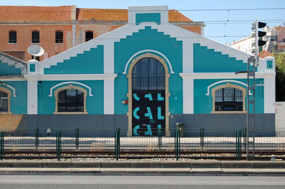 Free Image of Colorful building facade with geometric pattern 
