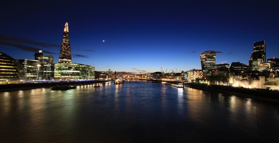 Free Image of Twilight cityscape of London with illuminated skyline 