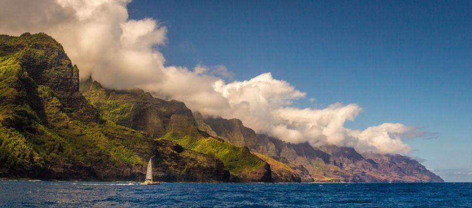 Free Image of Sailing near rugged Na Pali Coast Hawaii 