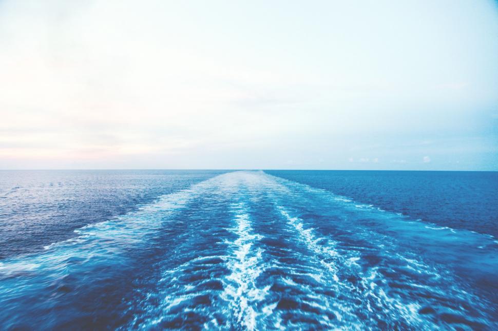 Free Image of Ocean wake from a moving ship 