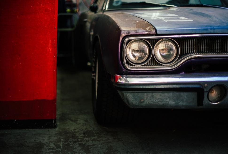 Free Image of Vintage car with distinctive headlights 