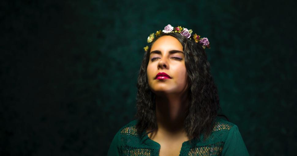 Free Image of Woman with flower crown in studio 