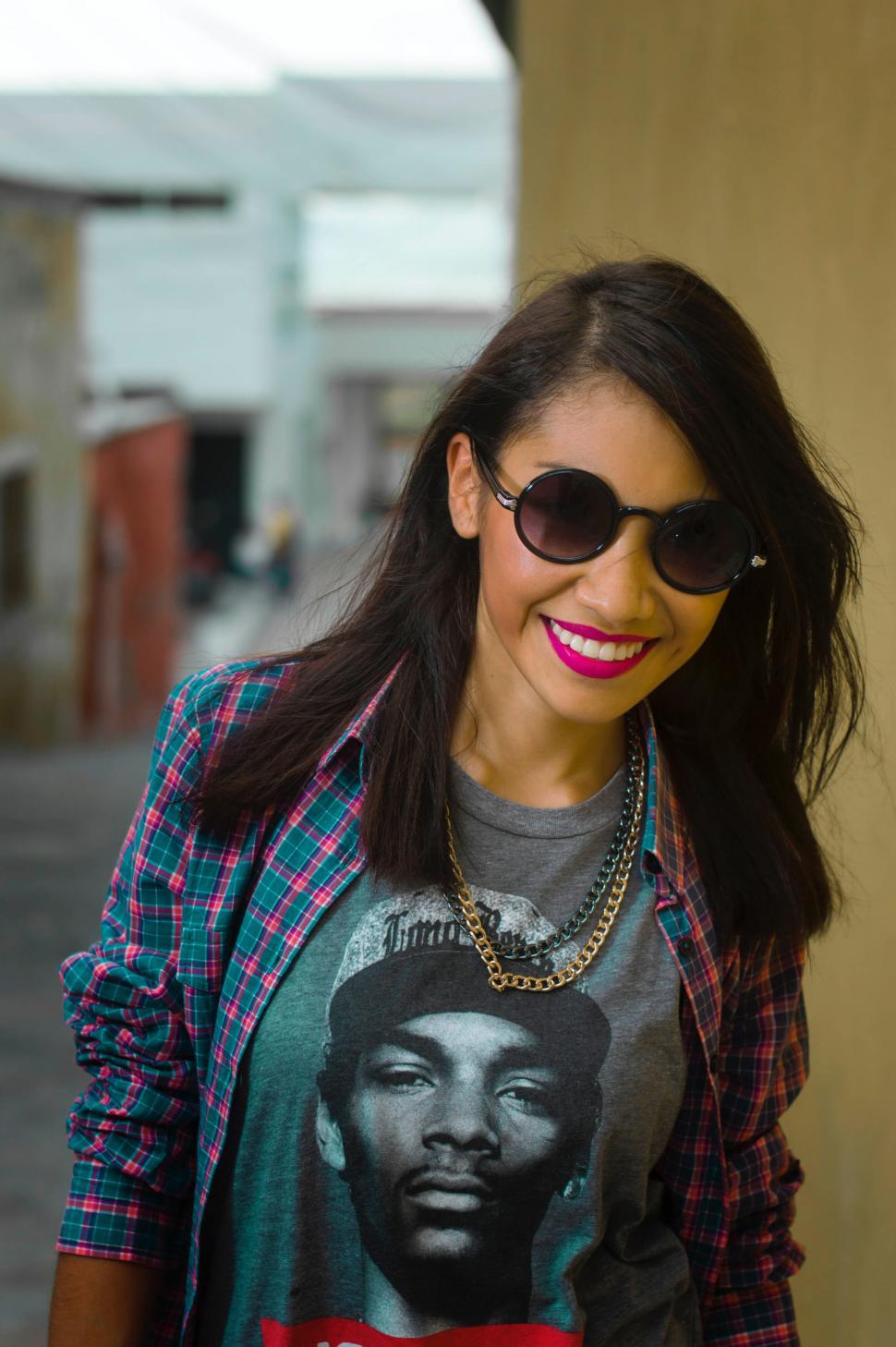 Free Image of Smiling woman with sunglasses outdoors 