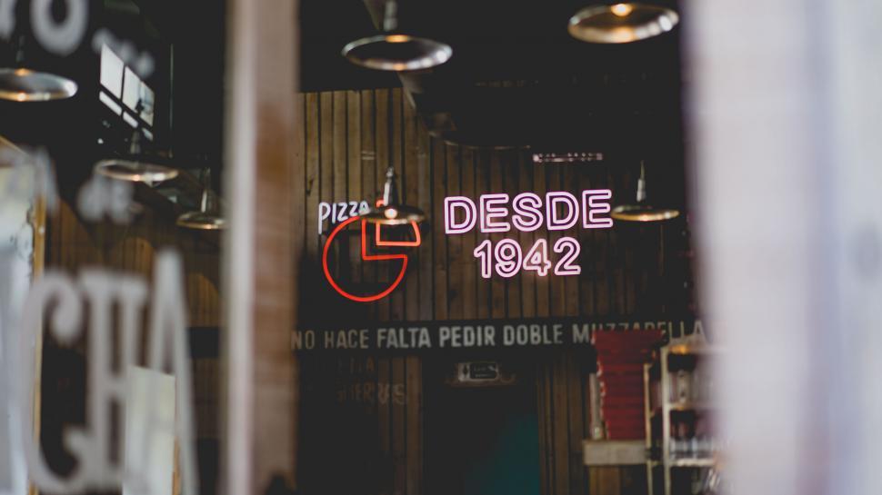 Free Image of Neon sign at a vintage pizza restaurant 