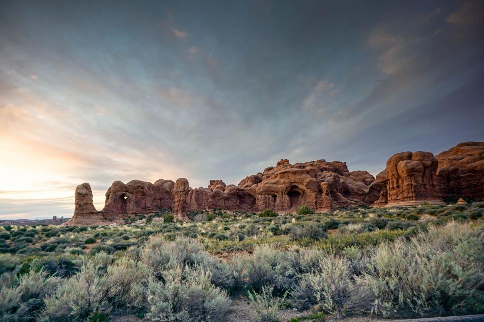 Free Image of Dramatic desert landscape at twilight 