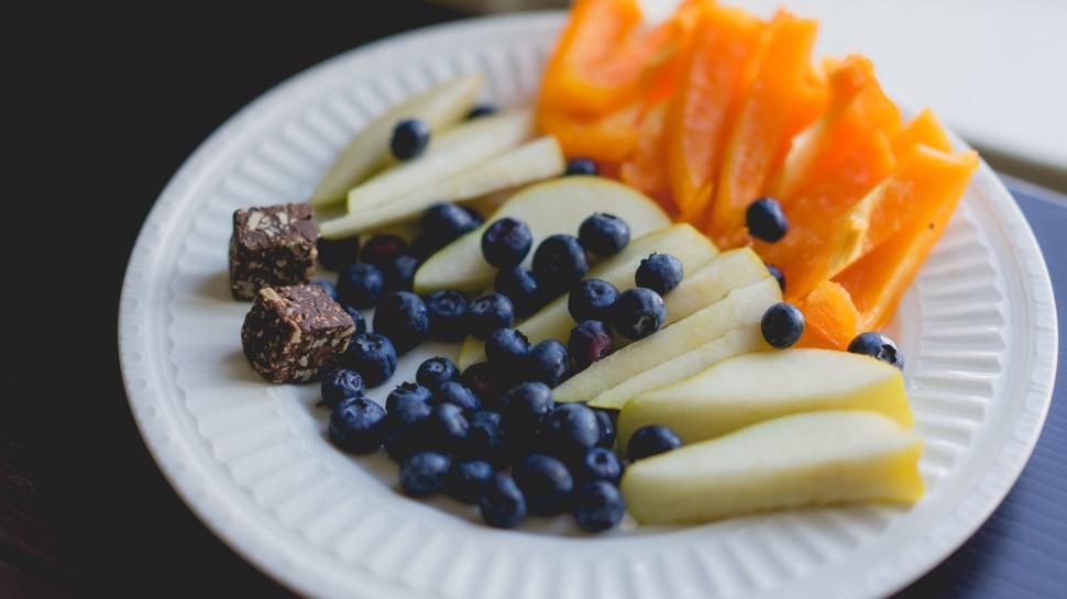 Free Image of Fresh fruit slices on white plate 
