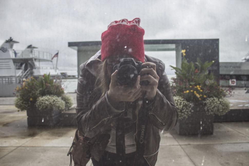 Free Image of Photographer capturing reflection in window 