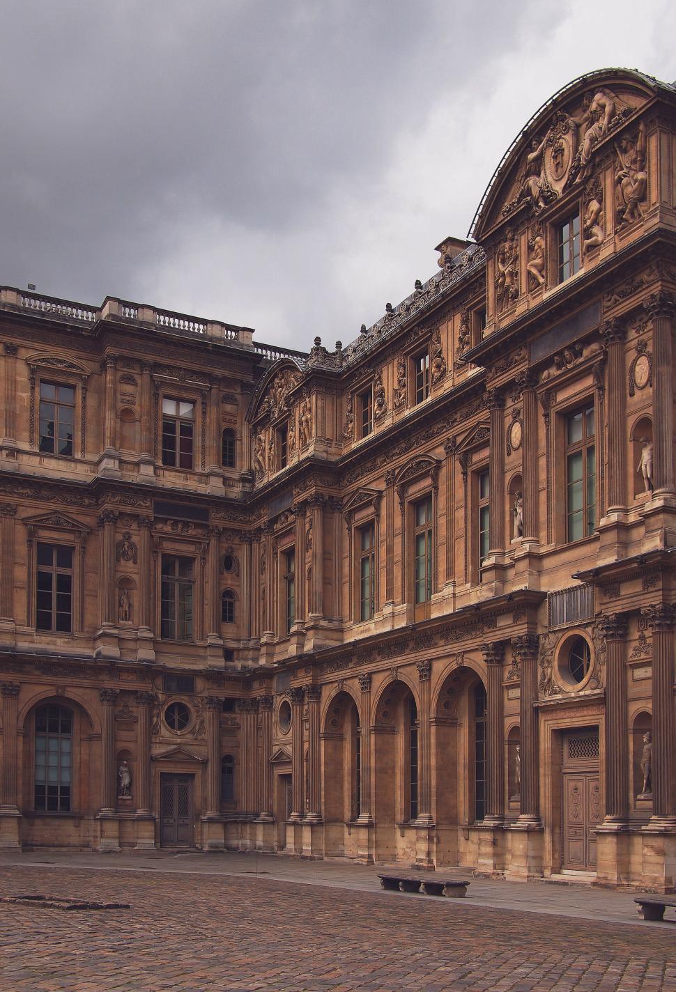Free Image of Elegant facade of the Louvre Museum in Paris 